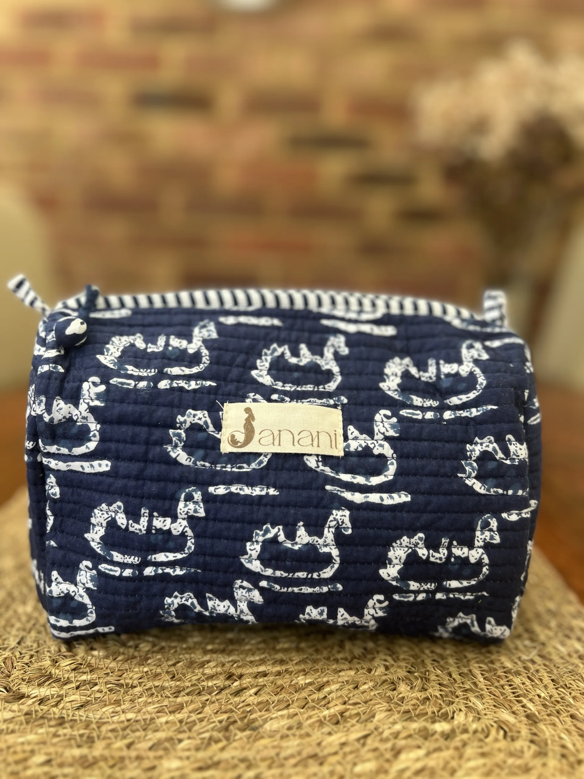 Indigo Duck pond Wash Bag - Image 2
