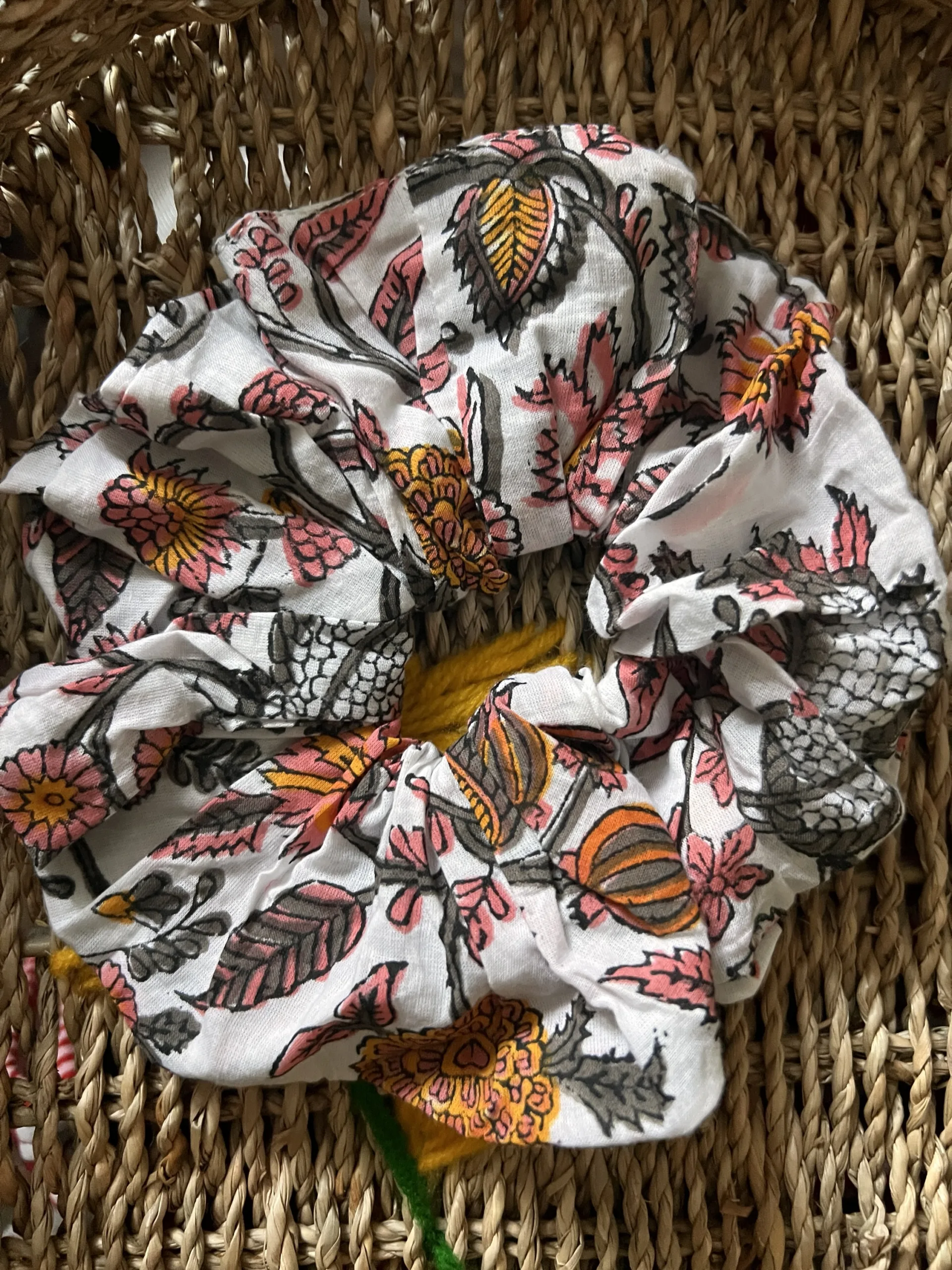 Floral scrunchies - Image 2