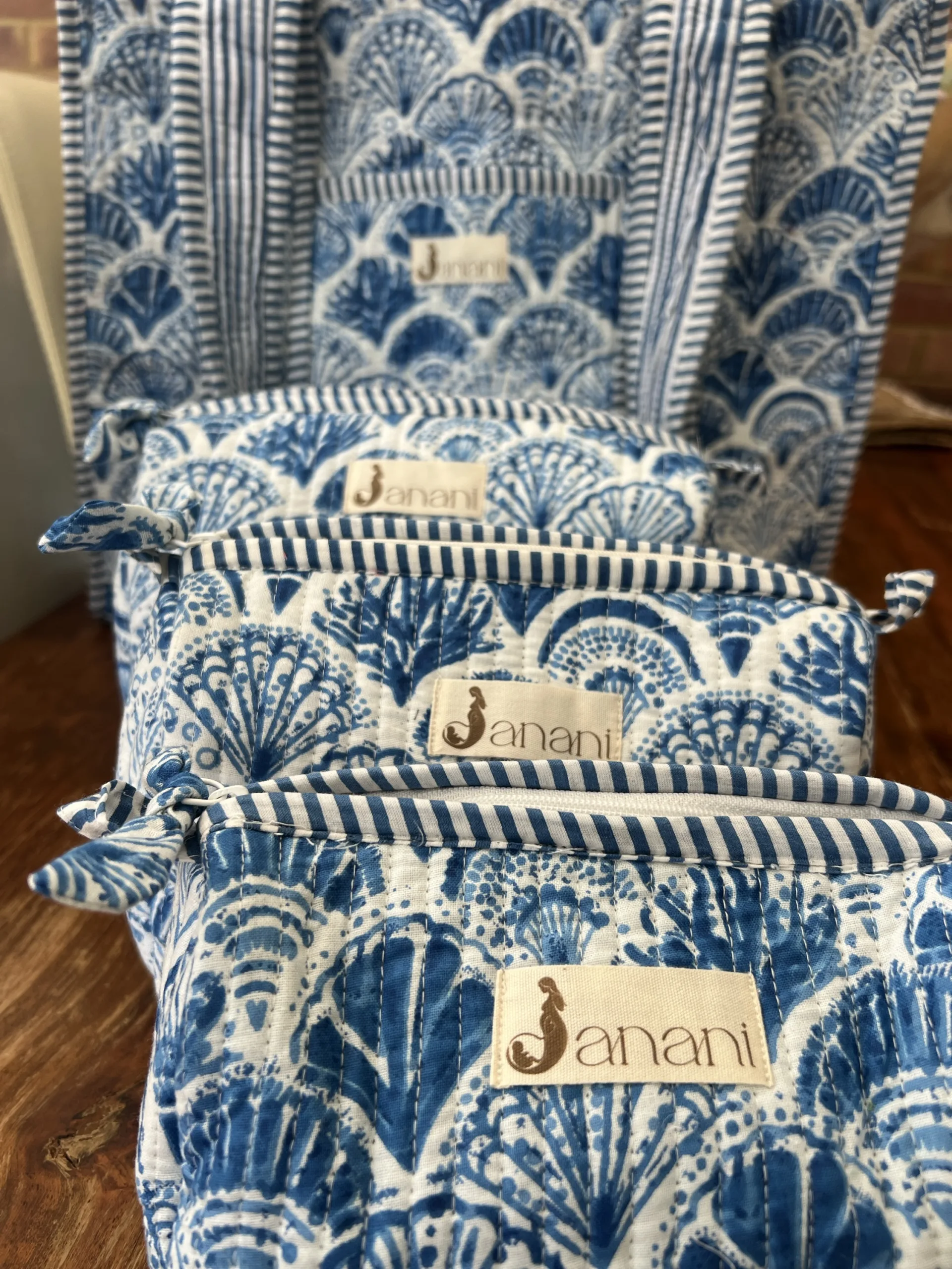 Seashell Serenity Wash Bag - Image 2